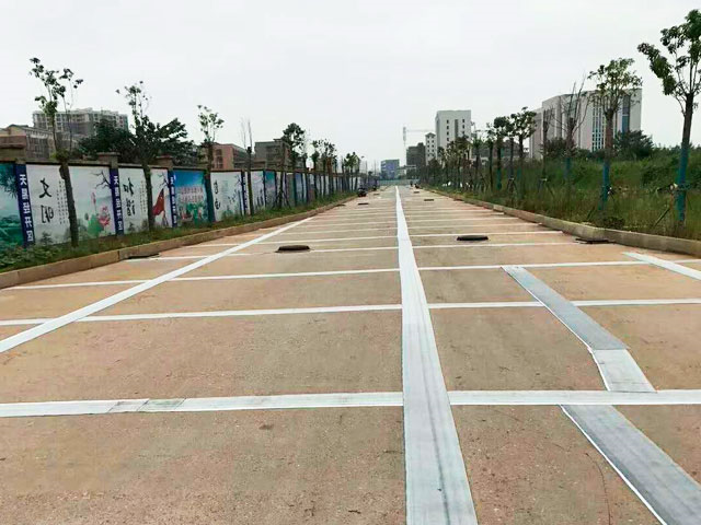 防裂贴施工